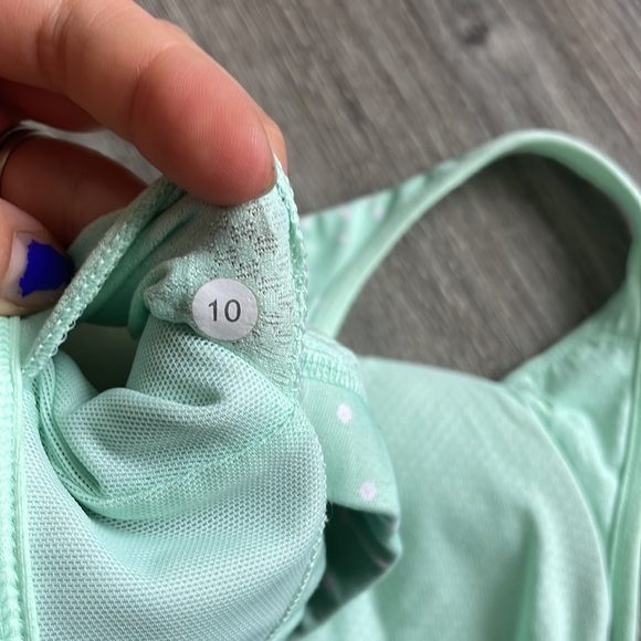 Lululemon Tank Size 10 - Picture 5 of 5